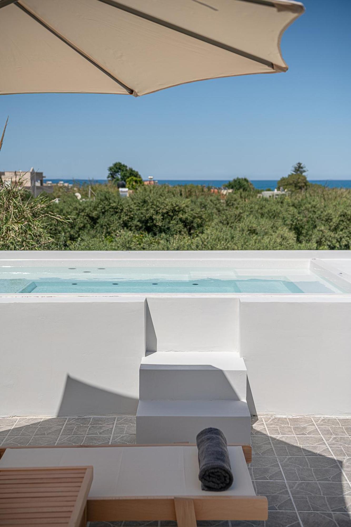 Sol Luxury Apartment - Close To The Beach With A Private Mini Pool La Canea Esterno foto